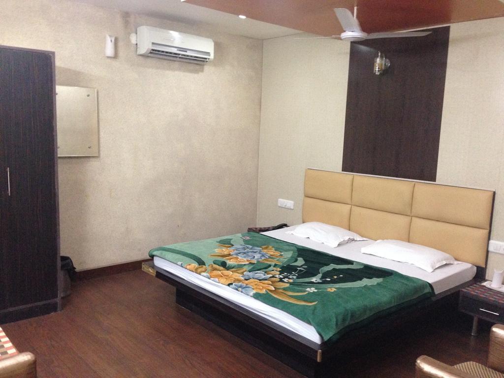 Hotel Silver Stone Ludhiana Rom bilde