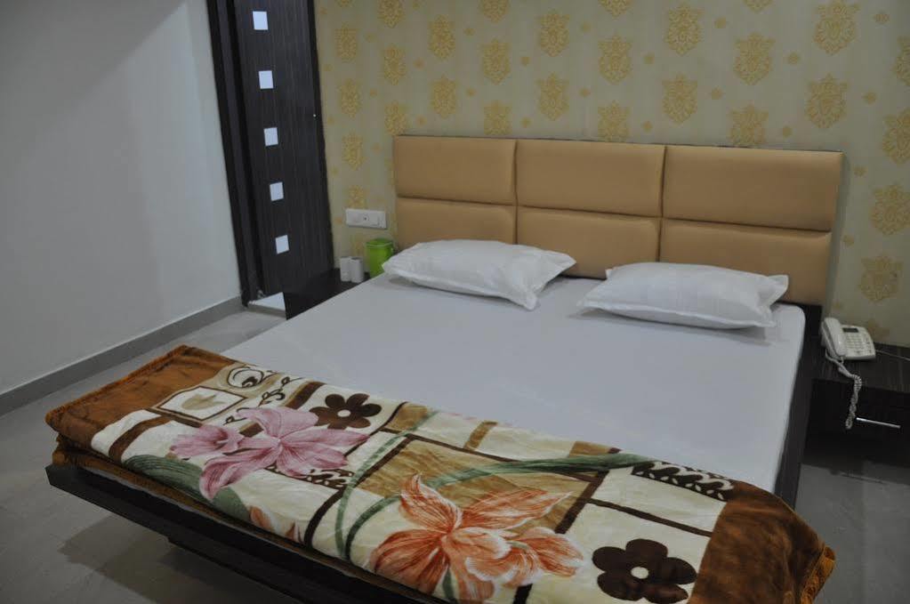 Hotel Silver Stone Ludhiana Eksteriør bilde